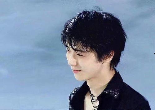 娱乐吃瓜酱羽生结弦,冰上舞者,娱乐界的瓜王传奇”